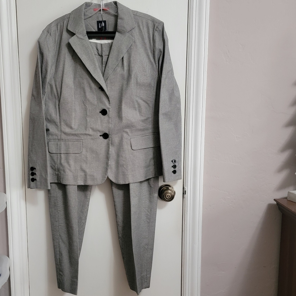 GAP Women's Gray Pinstripe Blazer & Pants Suit